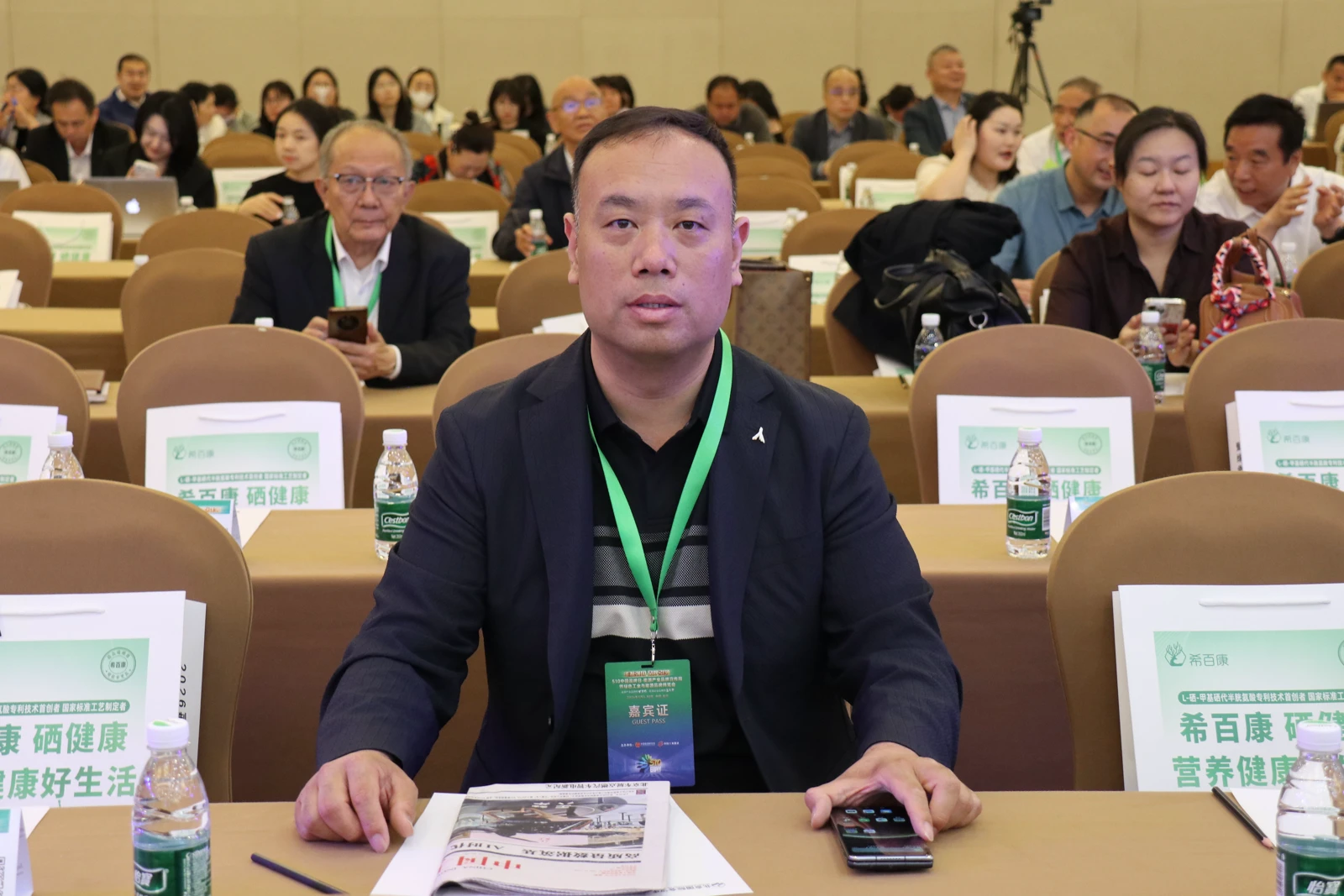 原稿配图：交流活动现场